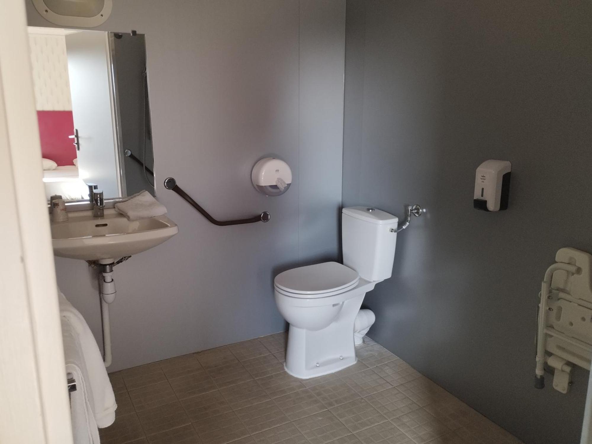 Fasthotel Clermont-Ferrand Gerzat Bagian luar foto