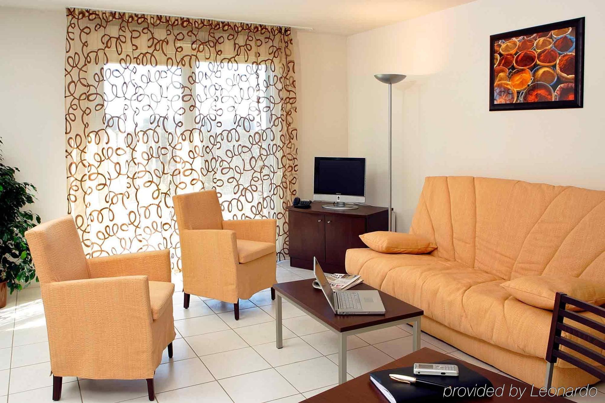 Fasthotel Clermont-Ferrand Gerzat Bagian luar foto